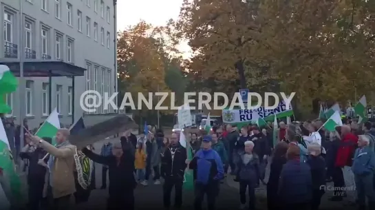 ☝ #DE #GERMANY #Протесты #УкроБеШенцы #Бандеровцы Протестующие — украинским беженцам: «Нацисты, вон отсюда! Нацисты, вон!»
В Сак