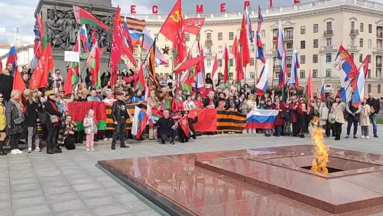 ☝ #Беларусь #ПротивФашизма #Минск #Митинг В центре Минска сотни белорусов вышли на митинг в поддержку спецоперации РФ на Украине