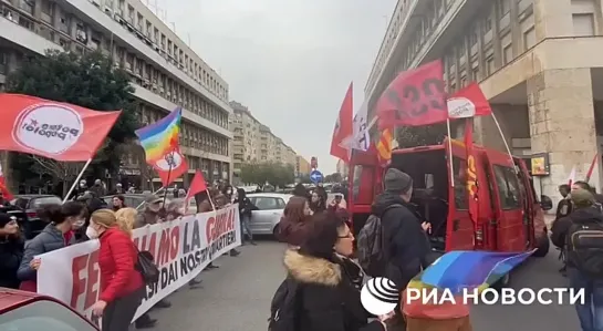 ☝ «No NATO».

Митинги против отправки вооружения Украине прошли в Риме и Пизе. 

Также против военной поддержки Украины сегодня