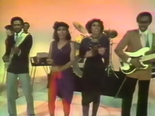 CHIC - Le Freak (Official Music Video) (2)