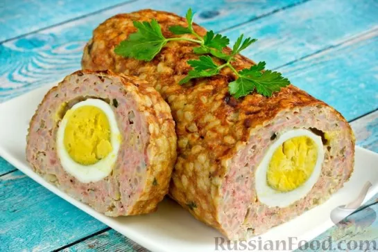 Мясной рулет с рисом и яйцами