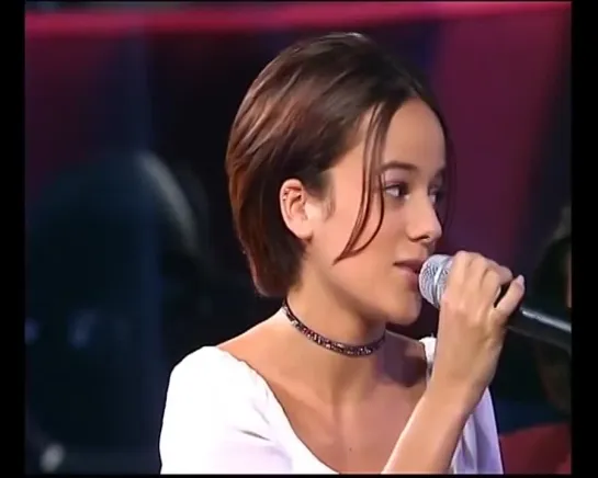 Alizée s_invite à l_anniversaire d_une fan ! - Stars à domicile