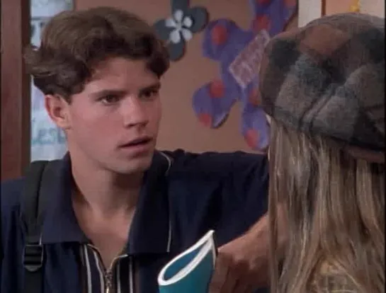 Secret World of Alex Mack, S1E05 - School Dance