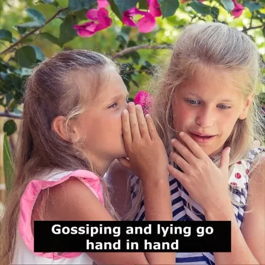 Английские пословицы: Gossiping and lying go hand in hand