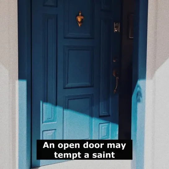 Английские пословицы: An open door may tempt a saint