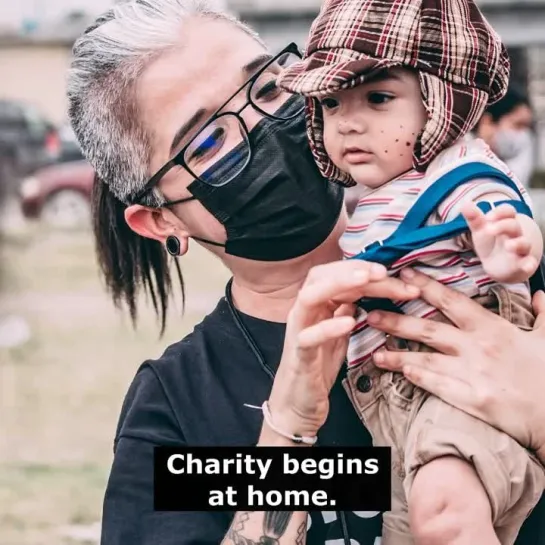 Английские пословицы: Charity begins at home