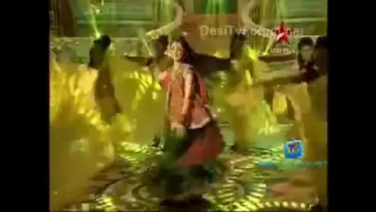 Khushi Kumari Gupta (Sanaya Irani)- Dancing to Bahara at Star Parivaar Ka Tyohar