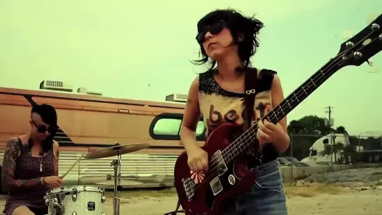 The Coathangers - Trailer Park Boneyard (OFFICIAL MUSIC VIDEO HD)