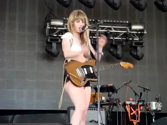 Deap Vally - Walk Of Shame - live Coachella, April 21, 2013