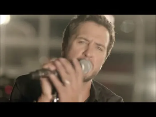 Luke Bryan – Kiss Tomorrow Goodbye