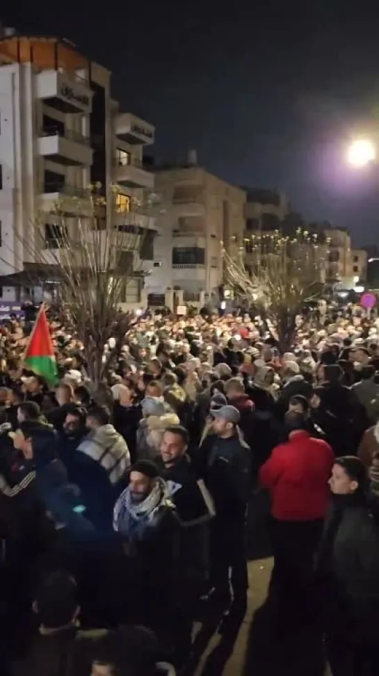 A massive protest in support of the resistance breaks out in the Jordanian capital of Amman for the second day in a row, in spit