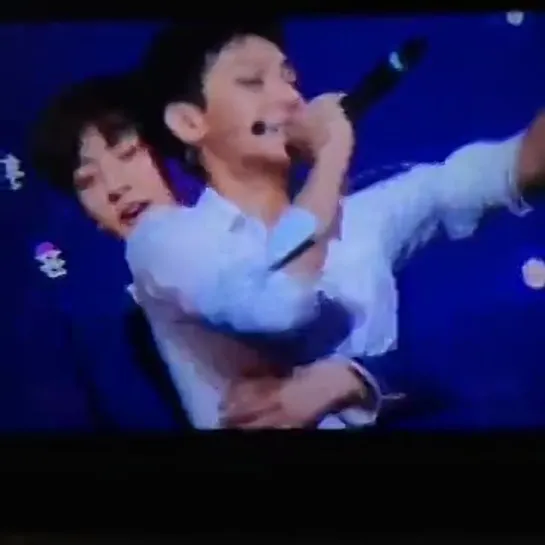 140719 Chanyeol backhugging Tao @ The Lost Planet Shanghai