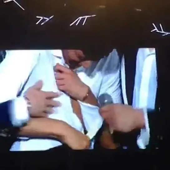 140719 Chanyeol tries to unbutton Tao's shirt @ The Lost Planet Shanghai