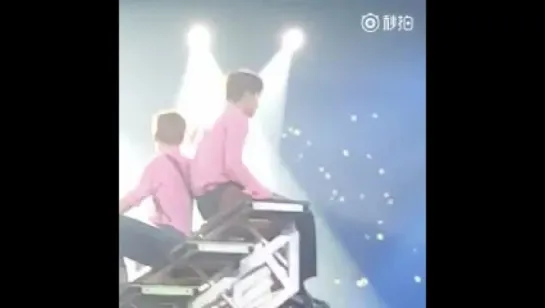 160319 xiumin helping kai