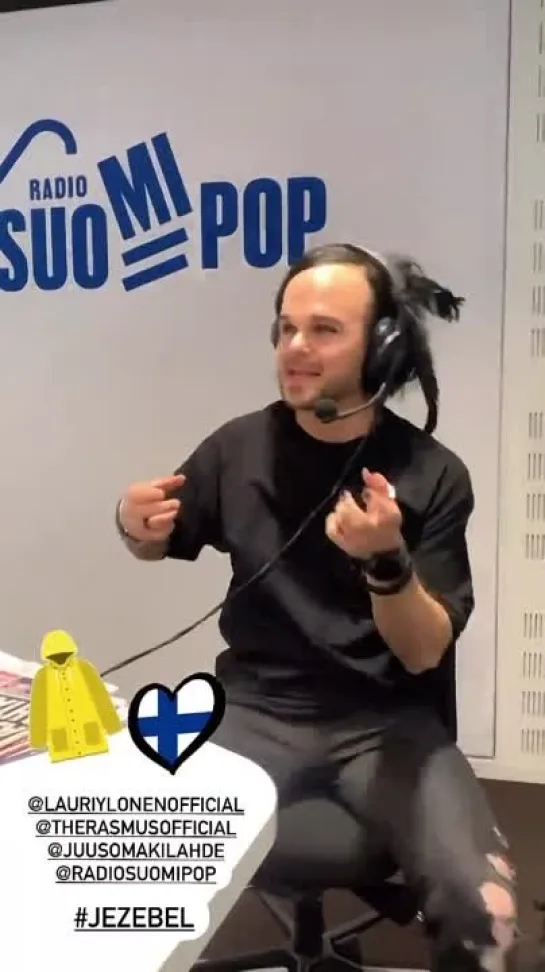 Lauri at radio Suomi Pop