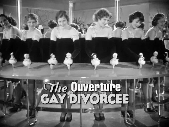 Girls with dolls. Don't Let Me Bother You [Ouverture] (The Gay Divorcee, 1934)