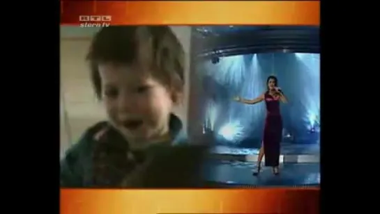 2 year-old Tilly Horn performing Celine Dion - Titanic