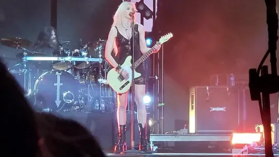 The Pretty Reckless - Take Me Down (Well Fargo Arena)