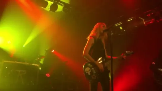 The Pretty Reckless - Take Me Down (Club LA)