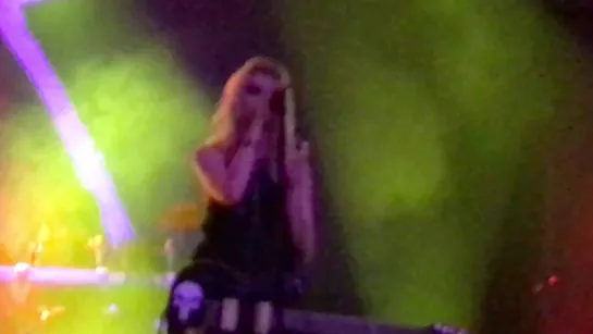 The Pretty Reckless - Take Me Down (Revolution Live)