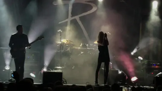 The Pretty Reckless - Sweet Things (Revolution Live)