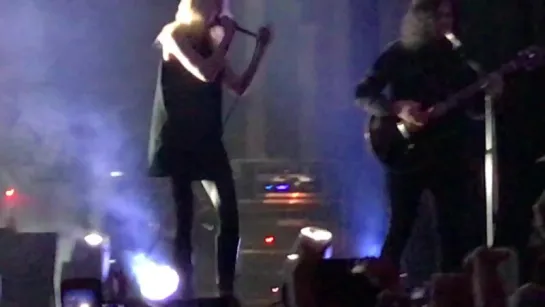 The Pretty Reckless - Make Me Wanna Die (Revolution Live)