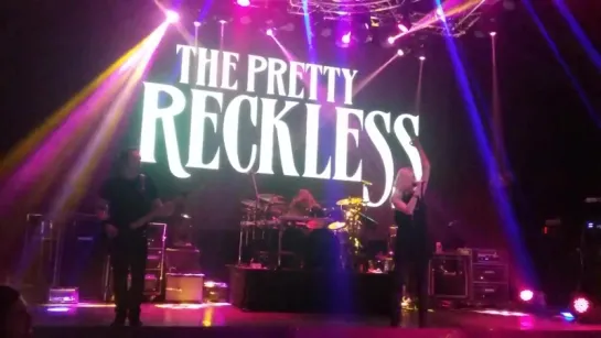 The Pretty Reckless - Heaven Knows (Gas Monkey Live!)