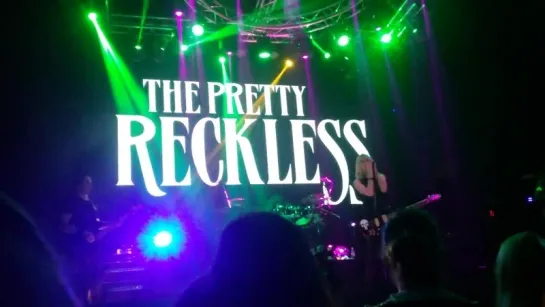 The Pretty Reckless -Take Me Down (Gas Monkey Live!)