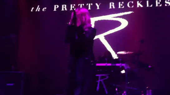 The Pretty Reckless - Follow Me Down (Livewire)