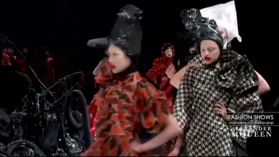 Alexander McQueen Fall/Winter 2009 Full Show | ORIGINAL SOUNDTRACK | EXCLUSIVE | HD