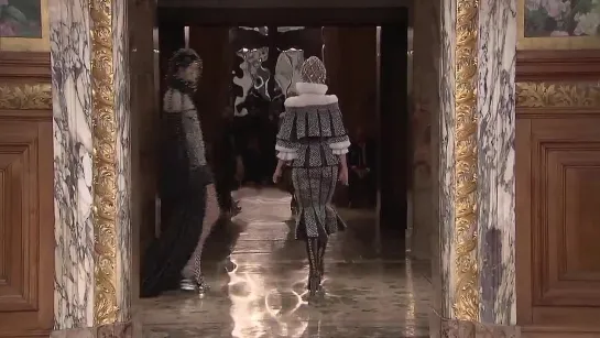 Alexander McQueen - Fall Winter 2013-2014 Full Fashion Show - Exclusive