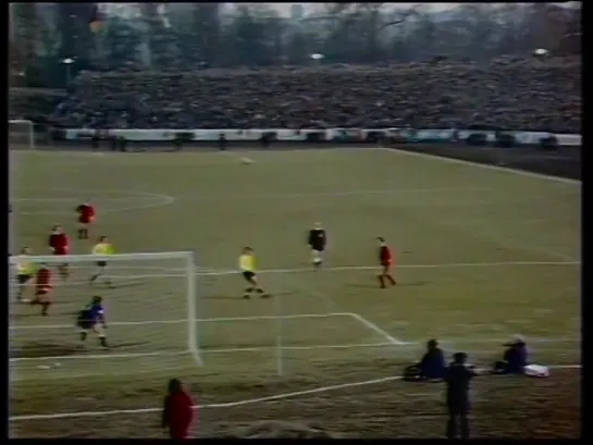 1975/76 - Dynamo Dresden v Liverpool (UEFA Cup Quarter final 1st Leg - 3.3.76)