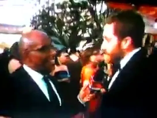 Robert Pattinson tells Al Roker his velvet jacket is snazzy