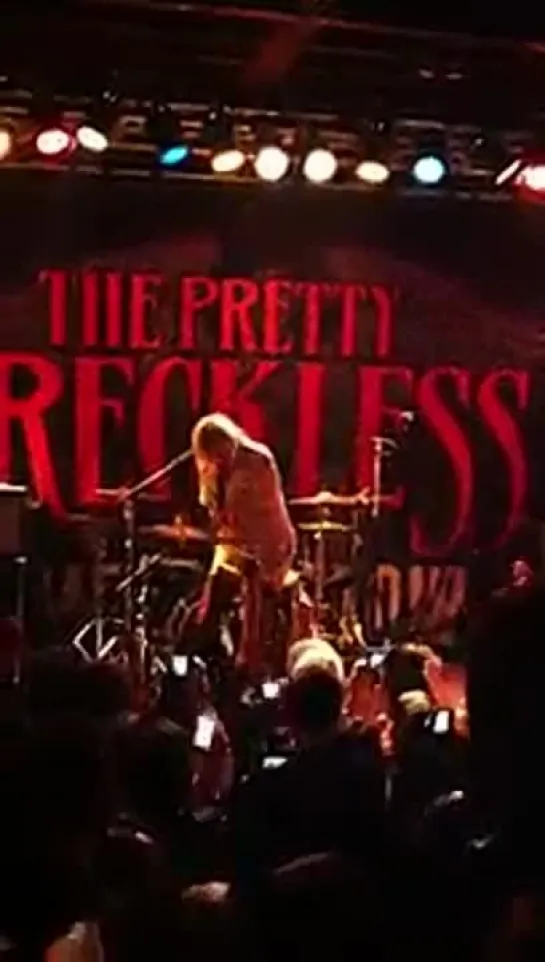 The Pretty Reckless - Make Me Wanna Die (The Social)