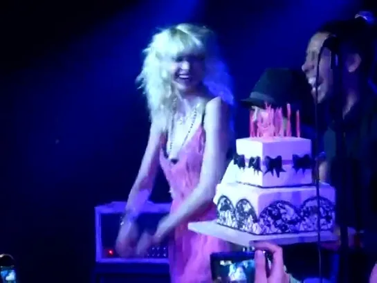 Taylor Momsen turns 16 (at Hiro Ballroom)