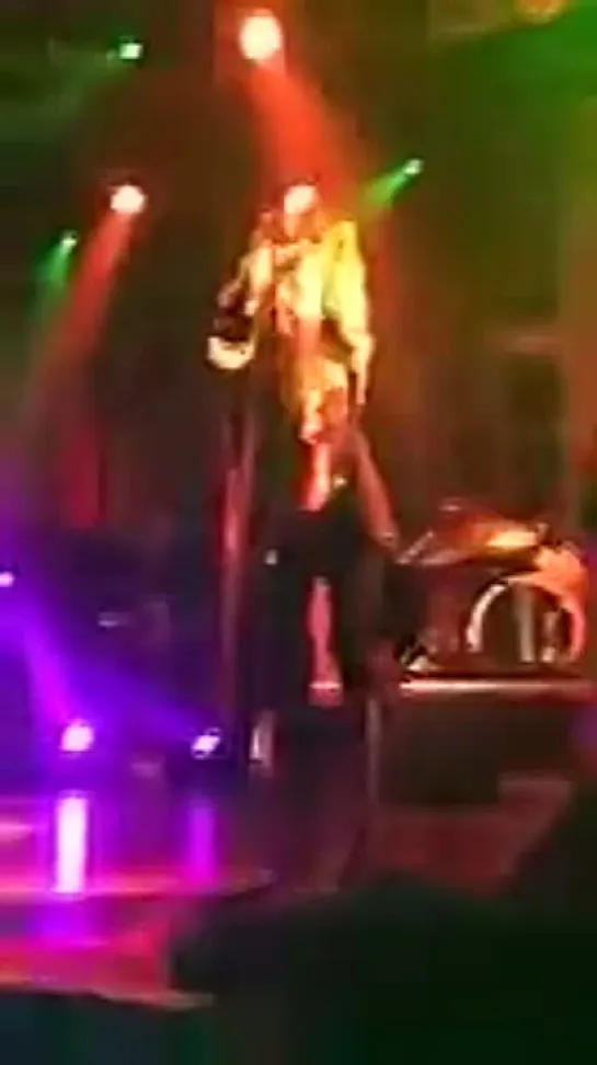 The Pretty Reckless - Follow Me Down (House Of Blues)