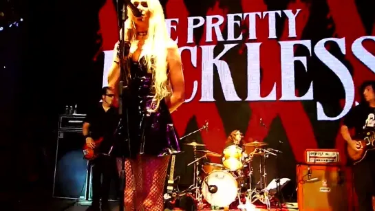 The Pretty Reckless - Light Me Up (Evening Show)