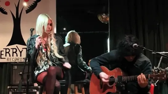 The Pretty Reckless - Make Me Wanna Die (Live At The Cherrytree House)