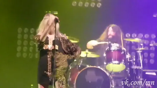 The Pretty Reckless - Follow Me Down (Stadium Live)