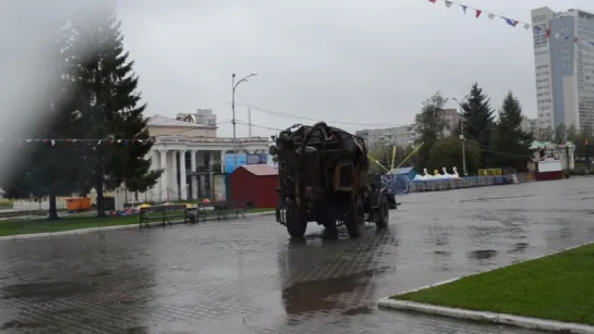 "Ржавчина прошлого - вдохновение будущего "  в парке ЦПКиО (Маяковского)   Арт-объект Дмитрия Посадского (г.