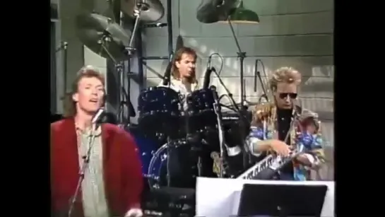 Steve Winwood on Letterman, (Higher Love, Gimme Some Lovin') August 13, 1986