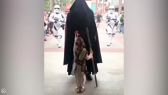 Four-year-old girl dressed as Rey meets Star Wars