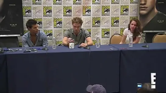 Видео от E!Online с пресс-конференции "Рассвет.Часть 2" на Comic Con International 2012 (4)