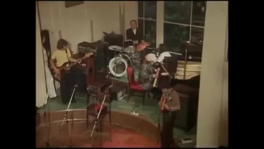 Elton John and Ray Cooper Played in Soviet restraunt (1979).avi