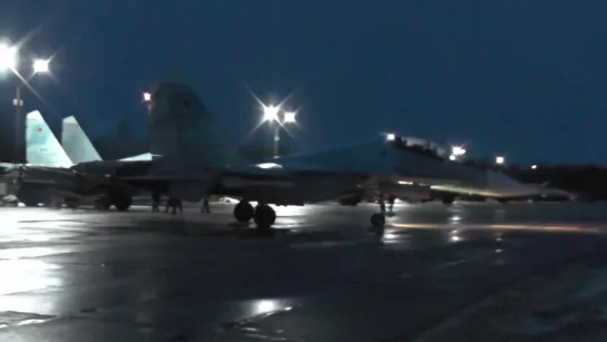 Видео Су-30 провели ночные полеты с пуском ракет над Ладожским озером