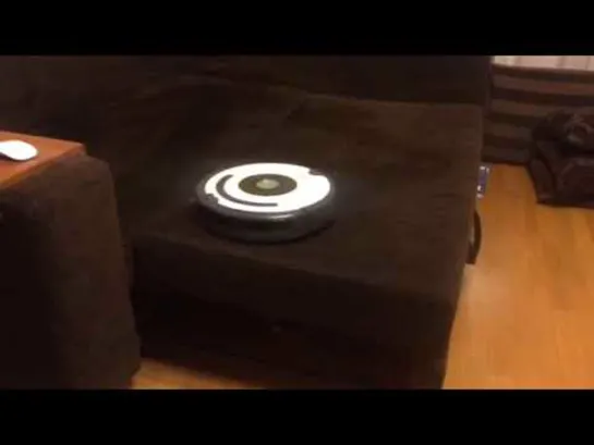 iRobot Roomba 600 пылесосит диван кровать - ROOMBA не ПАДАЕТ!