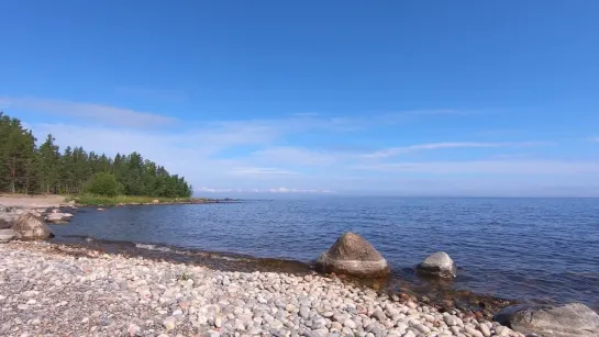 Мирный плеск волн в теплый летний день