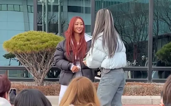 [PAPARAZZI] 240119 HYOLYN & BORA @ on the way to Music Bank