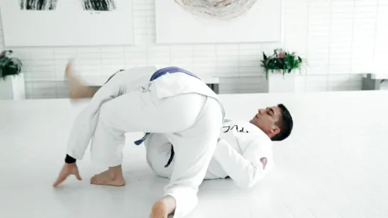 COLLAR DRAG + OMOPLATA OPTION FROM REVERSE DE LA RIVA - ART OF JIU JITSU