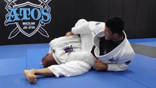 back from the omoplata position - Lucas Barbosa